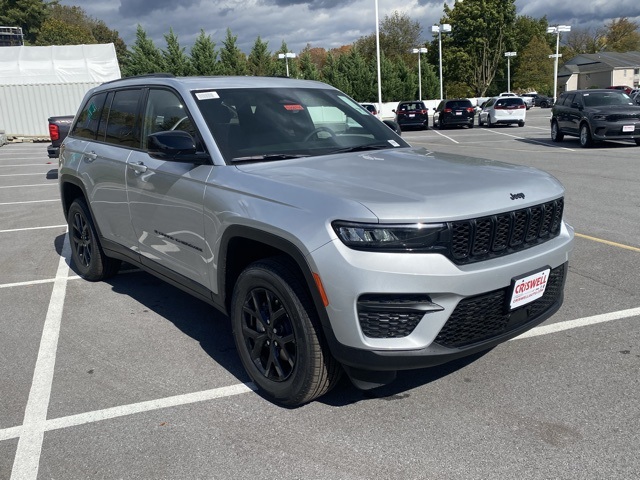 new 2025 Jeep Grand Cherokee car, priced at $38,820