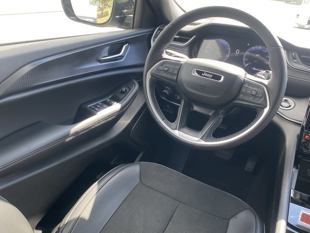 new 2025 Jeep Grand Cherokee car, priced at $38,820