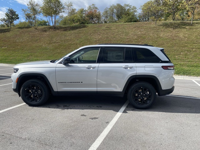 new 2025 Jeep Grand Cherokee car, priced at $38,820