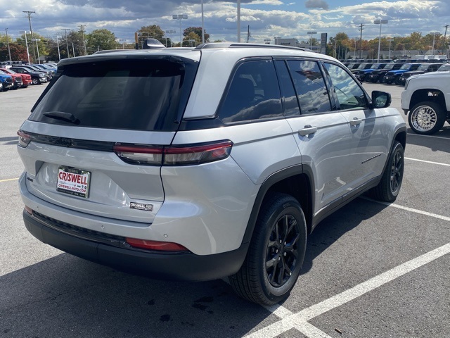 new 2025 Jeep Grand Cherokee car, priced at $38,820