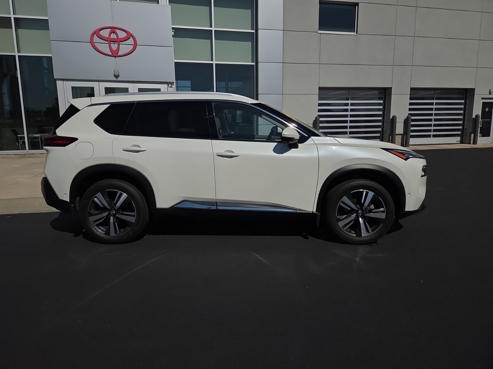 used 2022 Nissan Rogue car, priced at $26,743