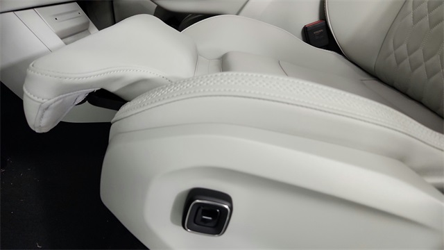 new 2025 Volvo EX90 car, priced at $91,820