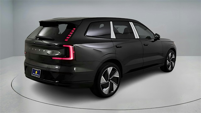 new 2025 Volvo EX90 car, priced at $91,820