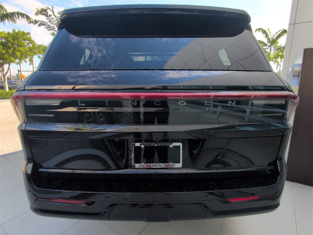 new 2025 Lincoln Navigator car, priced at $99,124