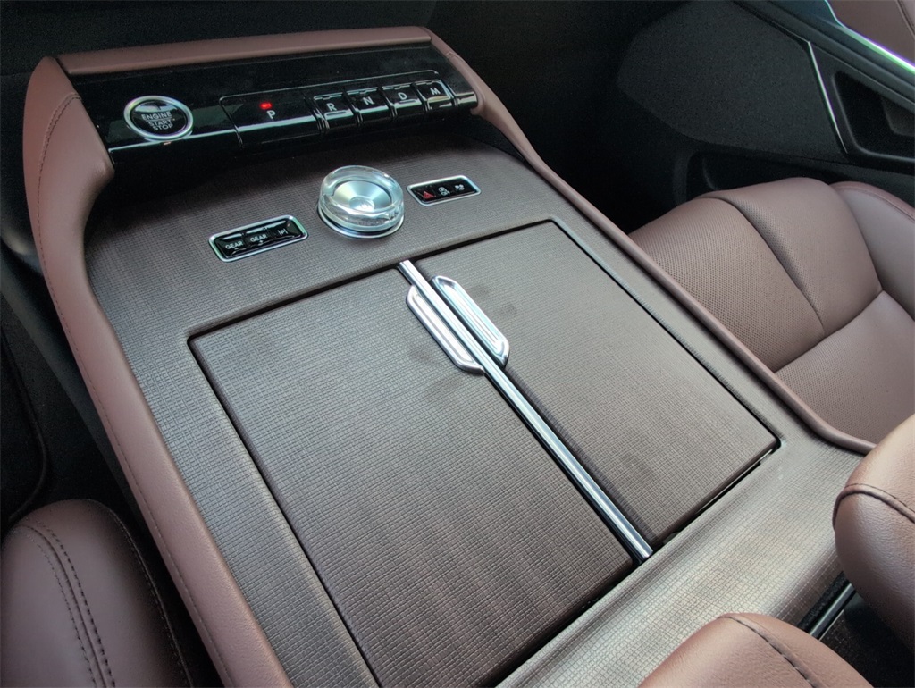 new 2025 Lincoln Navigator car, priced at $99,124