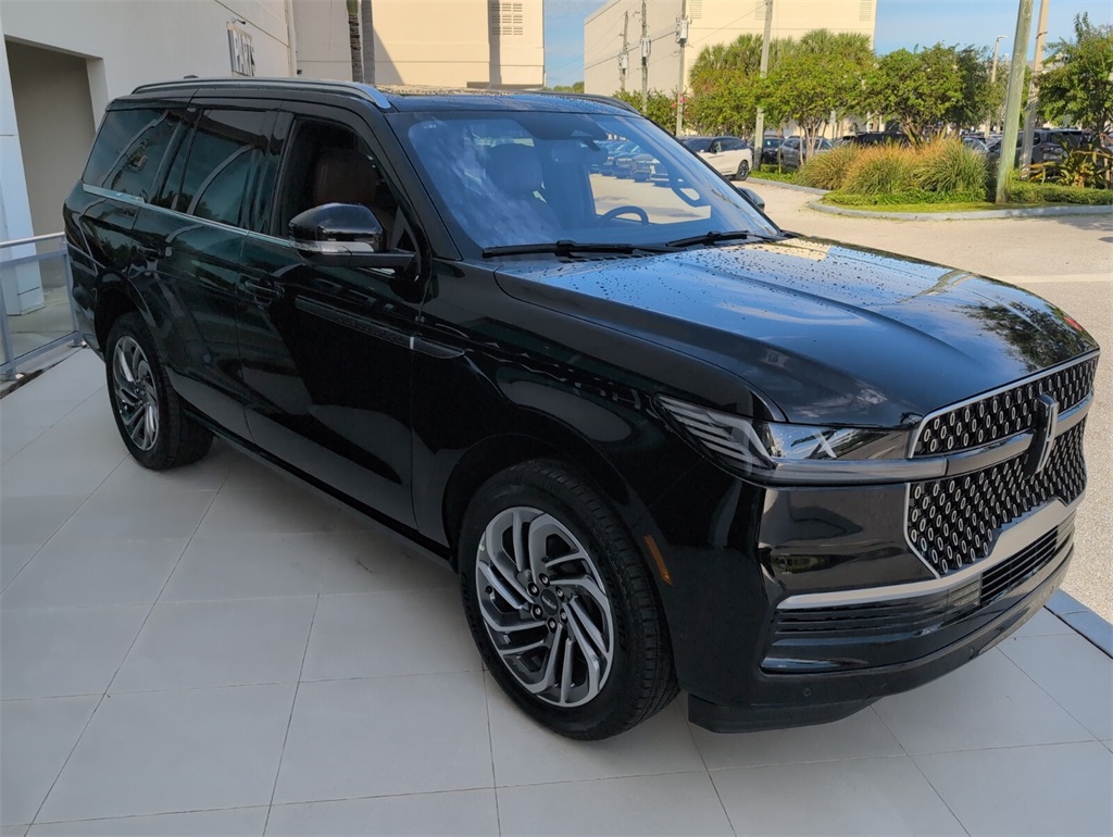 new 2025 Lincoln Navigator car, priced at $99,124