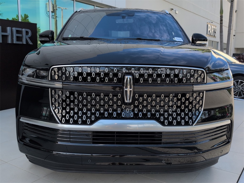 new 2025 Lincoln Navigator car, priced at $99,124
