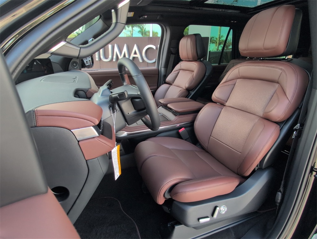 new 2025 Lincoln Navigator car, priced at $99,124