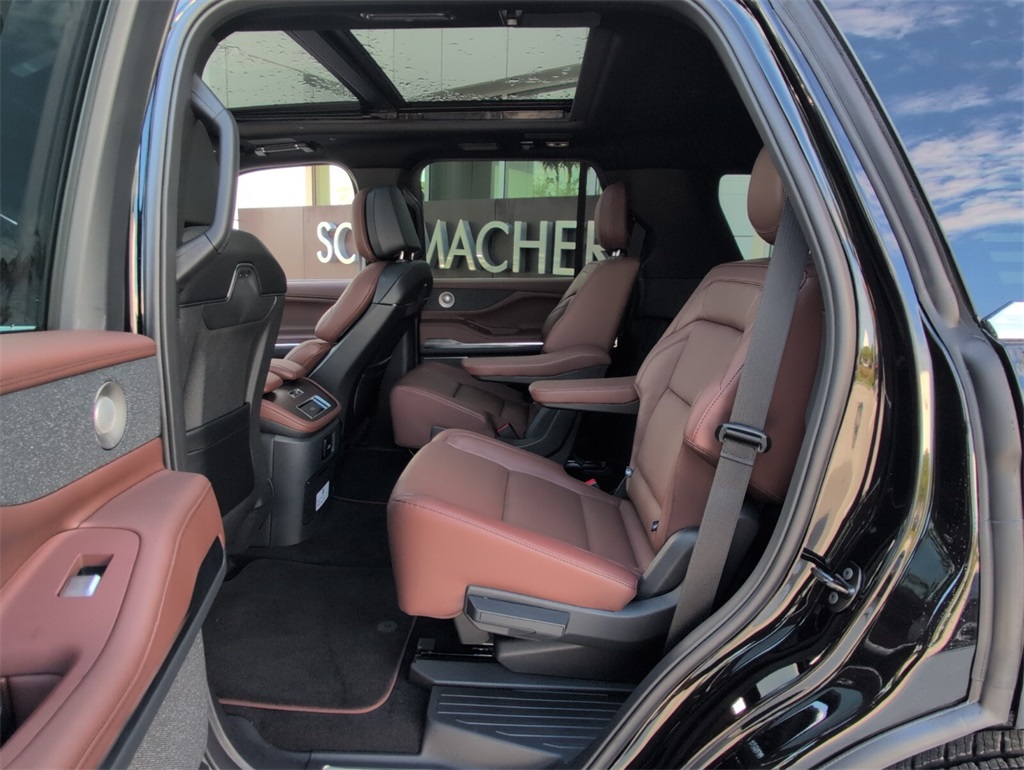 new 2025 Lincoln Navigator car, priced at $99,124