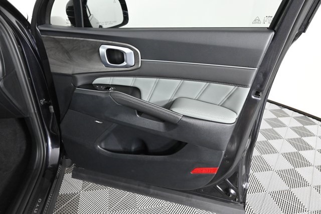 new 2025 Kia Sorento car, priced at $44,905