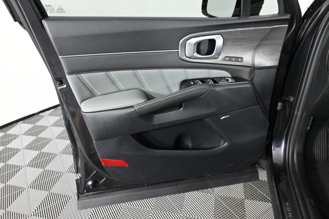 new 2025 Kia Sorento car, priced at $44,905