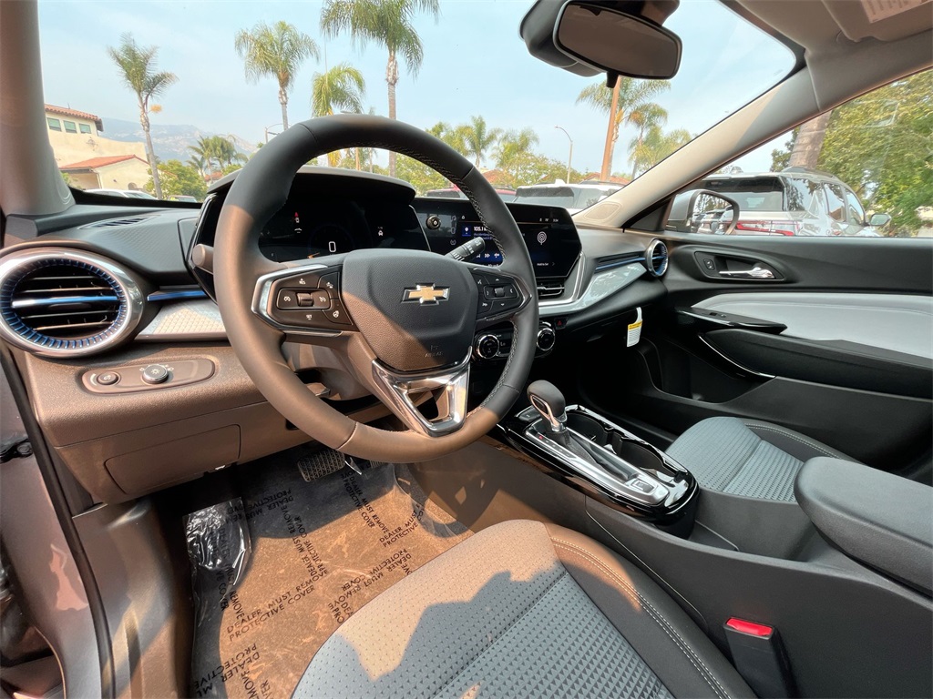 new 2025 Chevrolet Trax car, priced at $23,567