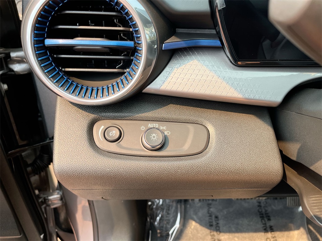 new 2025 Chevrolet Trax car, priced at $23,567