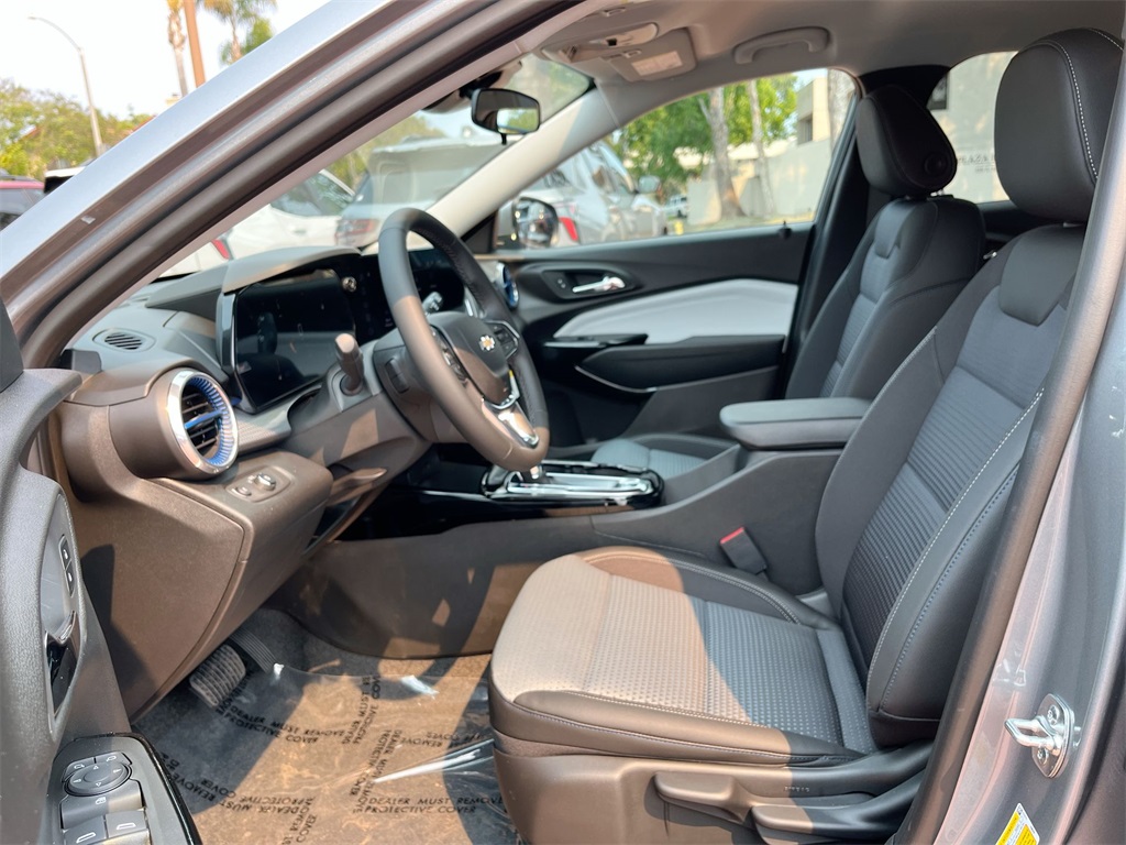 new 2025 Chevrolet Trax car, priced at $23,567