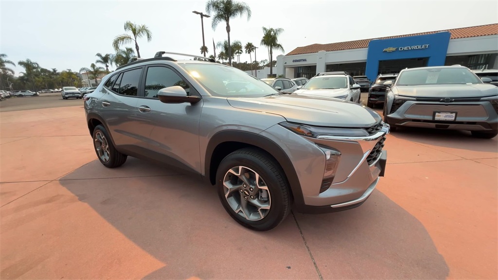 new 2025 Chevrolet Trax car, priced at $23,567