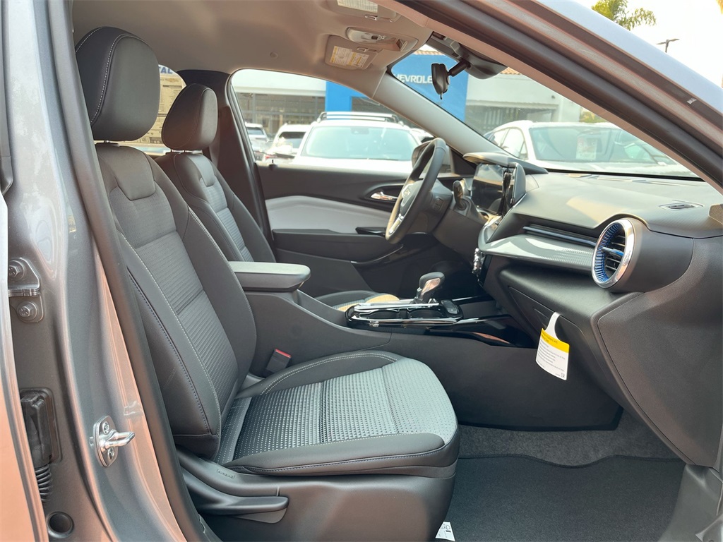 new 2025 Chevrolet Trax car, priced at $23,567