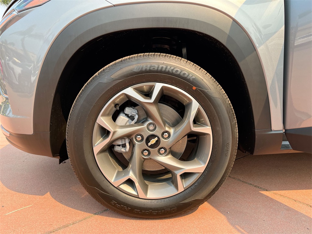 new 2025 Chevrolet Trax car, priced at $23,567