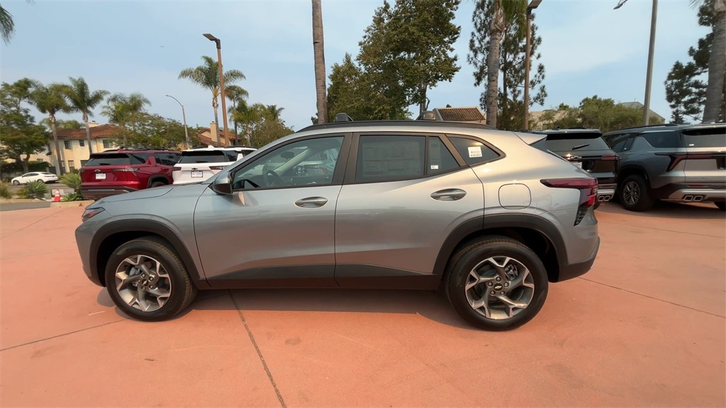 new 2025 Chevrolet Trax car, priced at $23,567