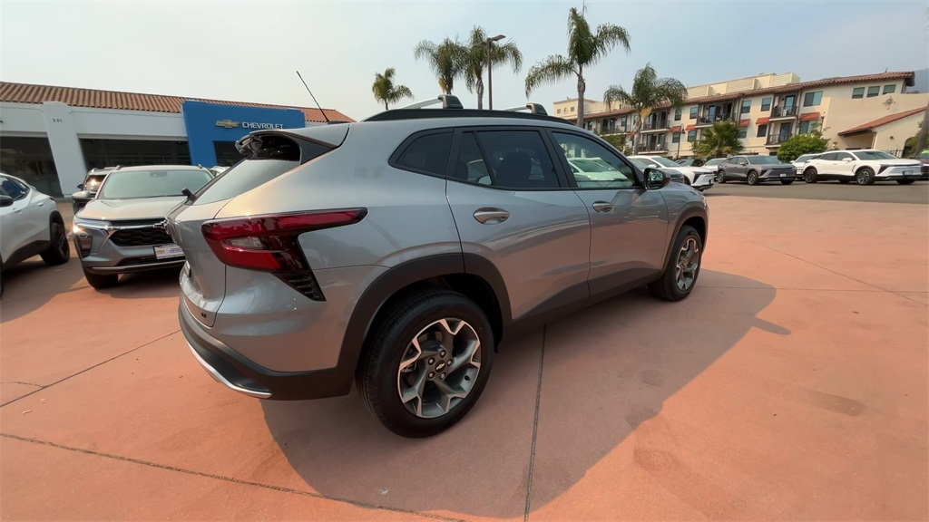 new 2025 Chevrolet Trax car, priced at $23,567