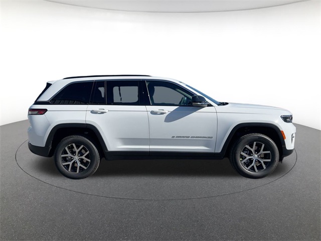 new 2025 Jeep Grand Cherokee car, priced at $40,680