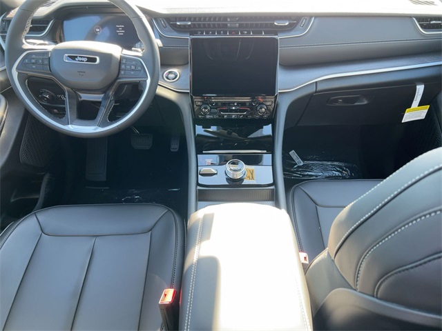 new 2025 Jeep Grand Cherokee car, priced at $40,680