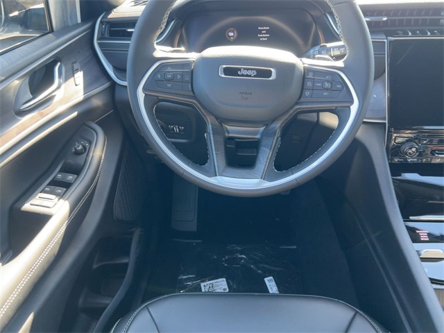 new 2025 Jeep Grand Cherokee car, priced at $40,680