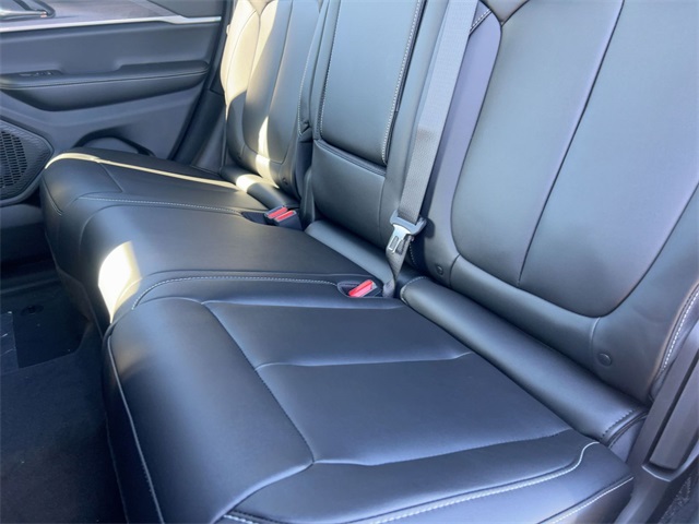 new 2025 Jeep Grand Cherokee car, priced at $40,680