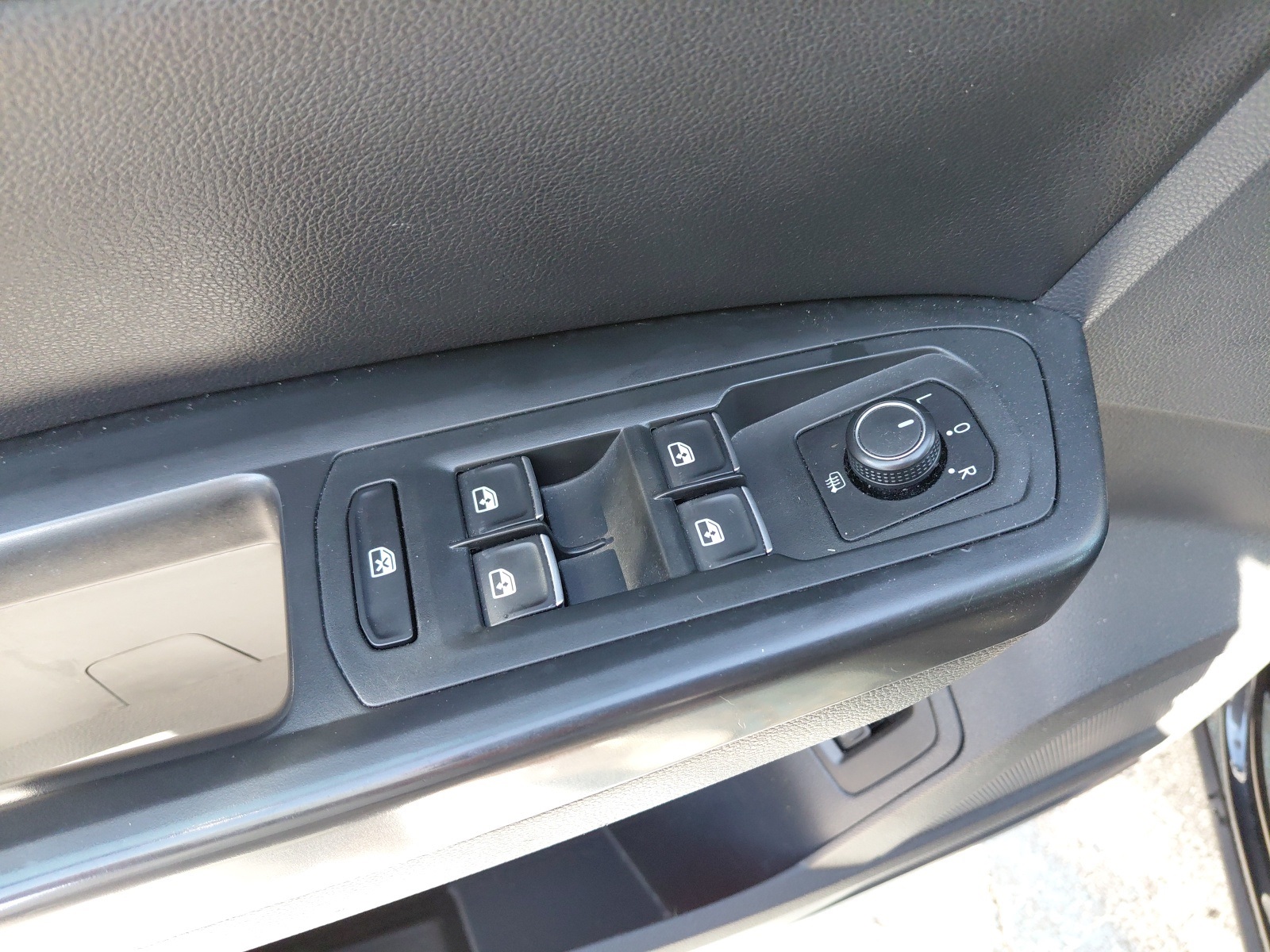 used 2018 Volkswagen Atlas car, priced at $16,500