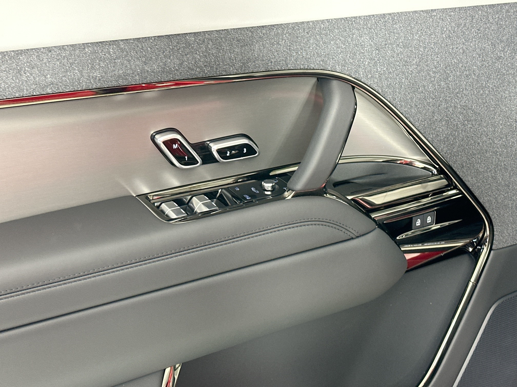 new 2025 Land Rover Range Rover Sport car, priced at $96,935