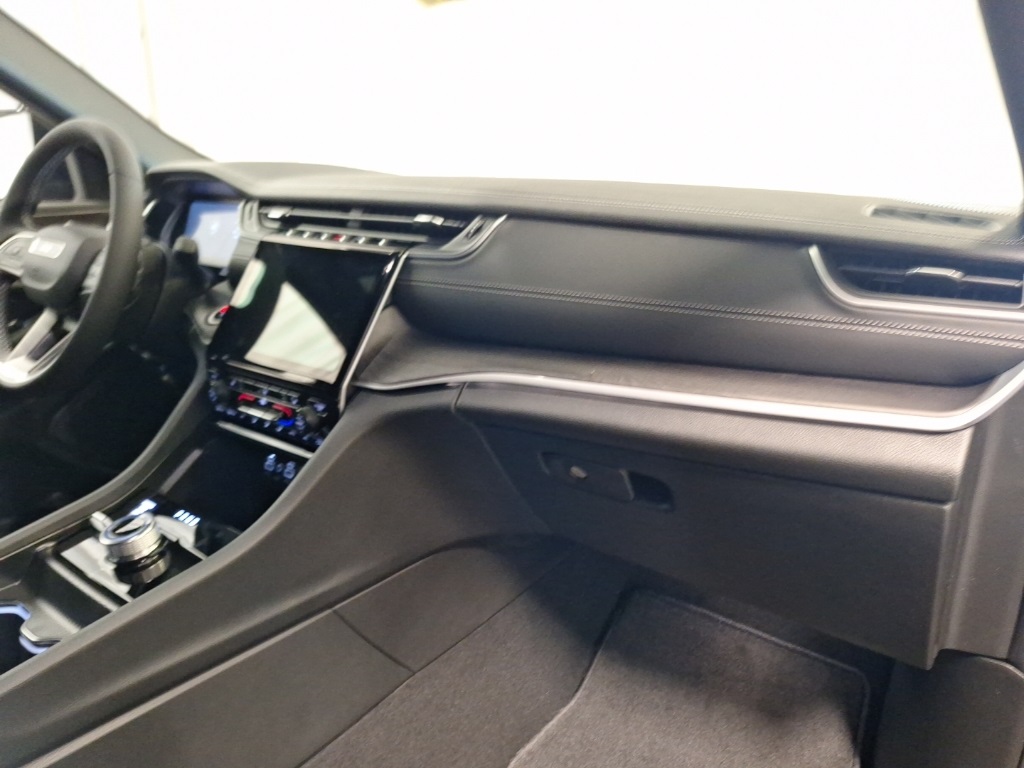 new 2025 Jeep Grand Cherokee car, priced at $50,485