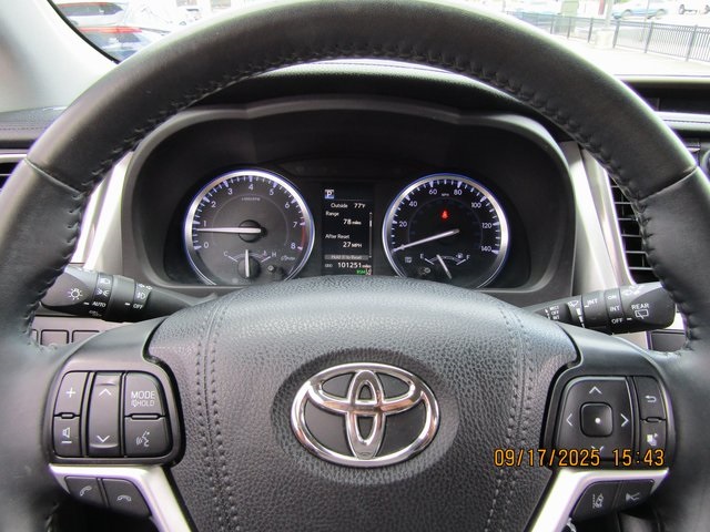 used 2019 Toyota Highlander car, priced at $22,999