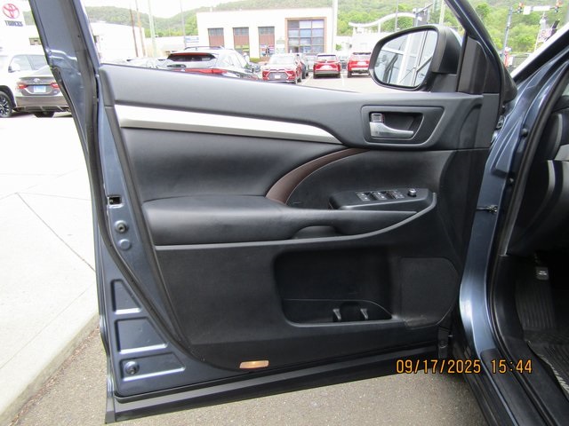 used 2019 Toyota Highlander car, priced at $22,999