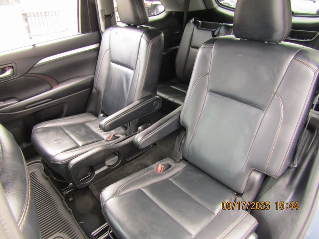 used 2019 Toyota Highlander car, priced at $22,999