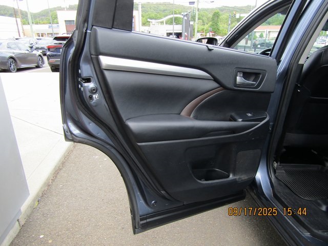 used 2019 Toyota Highlander car, priced at $22,999