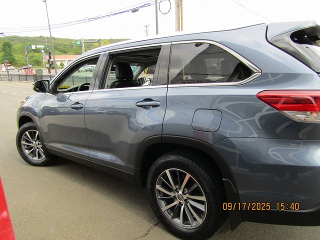 used 2019 Toyota Highlander car, priced at $22,999