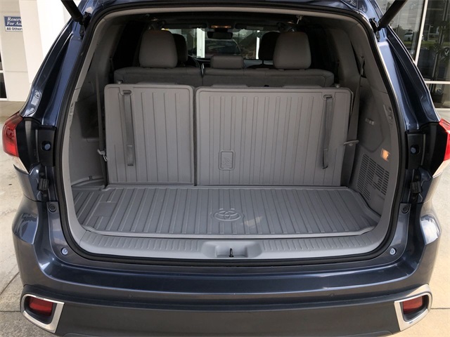 used 2018 Toyota Highlander car, priced at $24,987