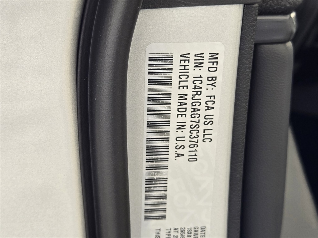 new 2025 Jeep Grand Cherokee car, priced at $36,980