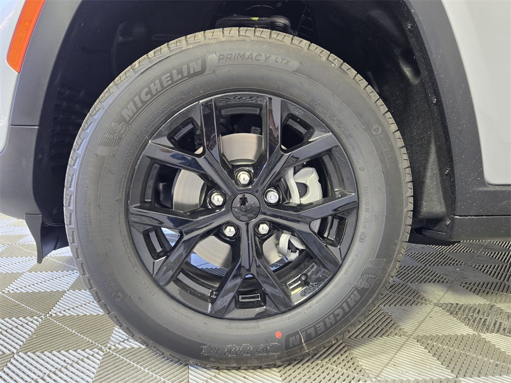 new 2025 Jeep Grand Cherokee car, priced at $36,980