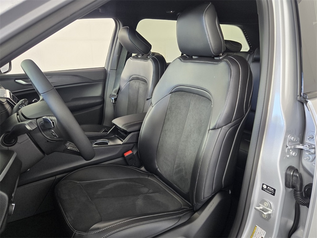 new 2025 Jeep Grand Cherokee car, priced at $36,980