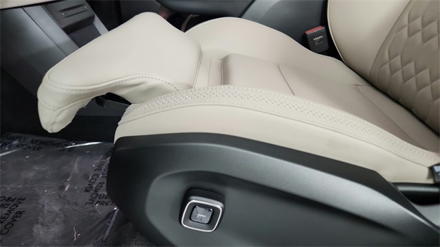 new 2025 Volvo EX90 car, priced at $89,340