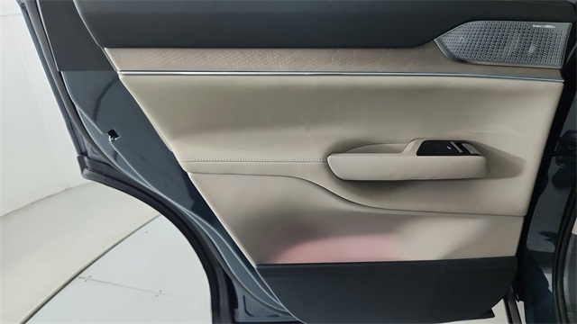 new 2025 Volvo EX90 car, priced at $89,340