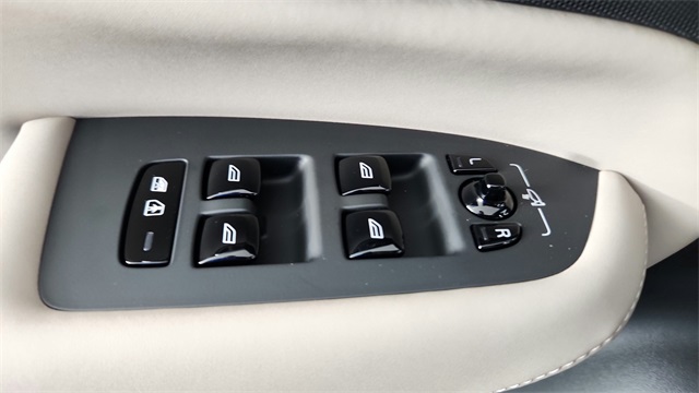 new 2025 Volvo XC90 car, priced at $69,155