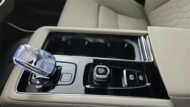new 2025 Volvo XC90 car, priced at $69,155