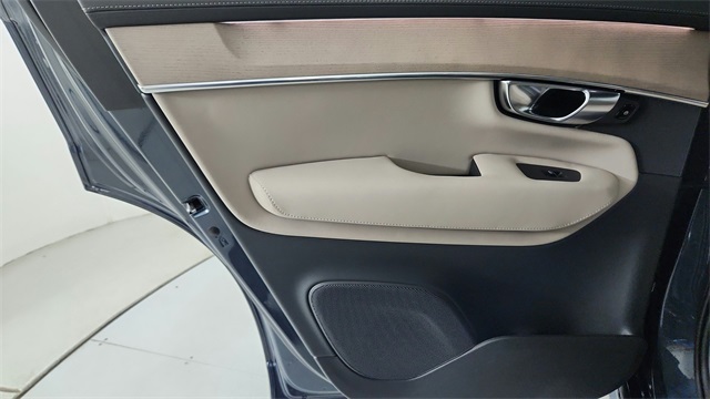 new 2025 Volvo XC90 car, priced at $69,155