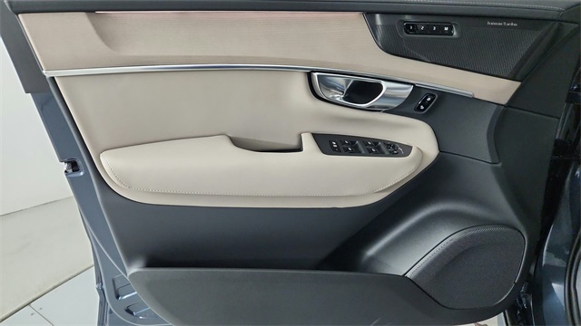 new 2025 Volvo XC90 car, priced at $69,155