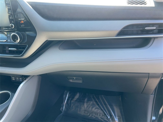 used 2022 Toyota Highlander car, priced at $29,911