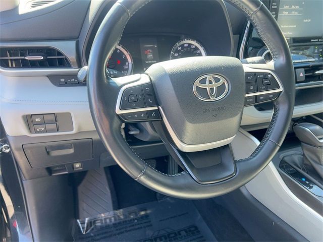 used 2022 Toyota Highlander car, priced at $29,911