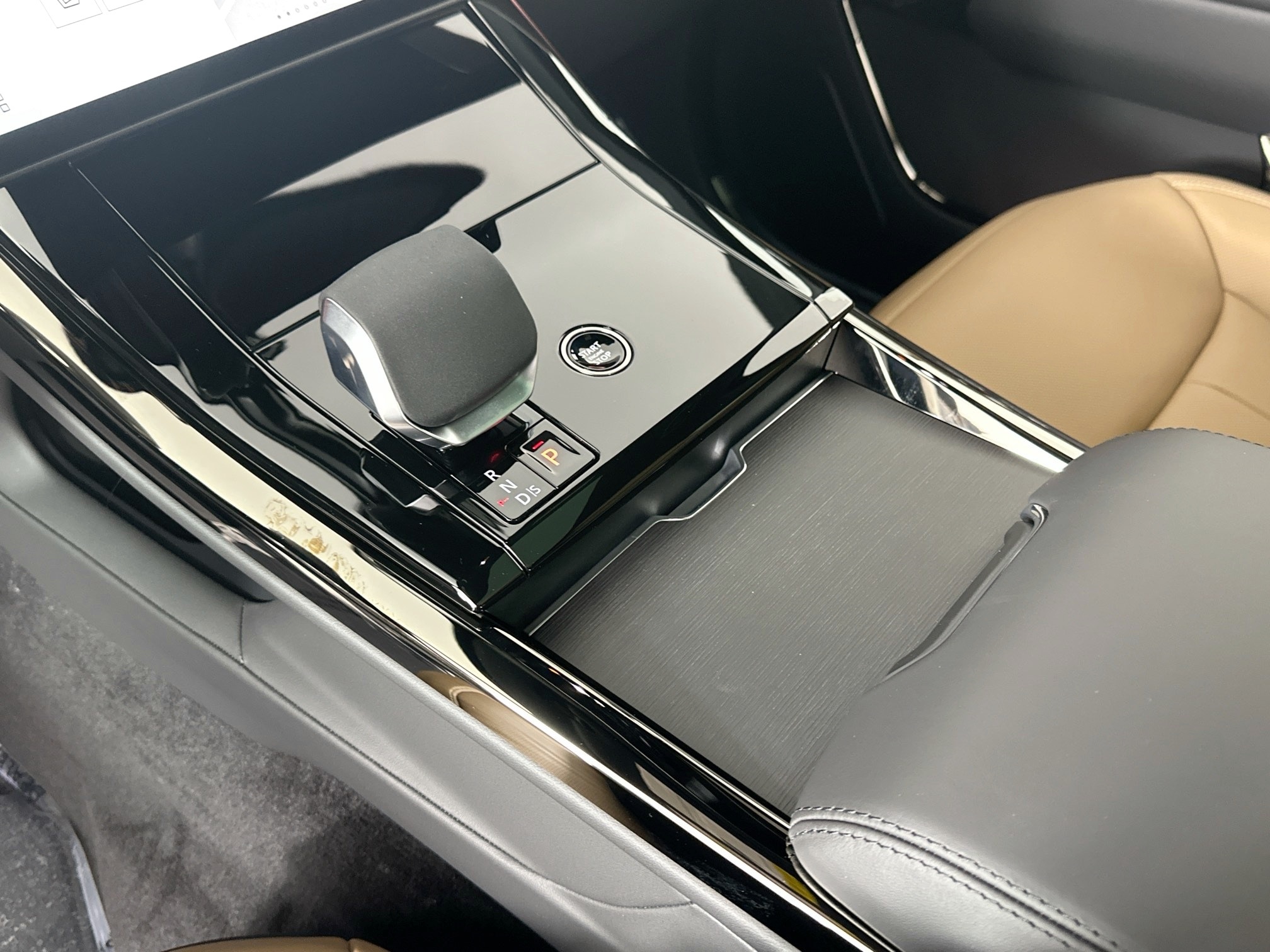 new 2025 Land Rover Range Rover Sport car, priced at $101,140