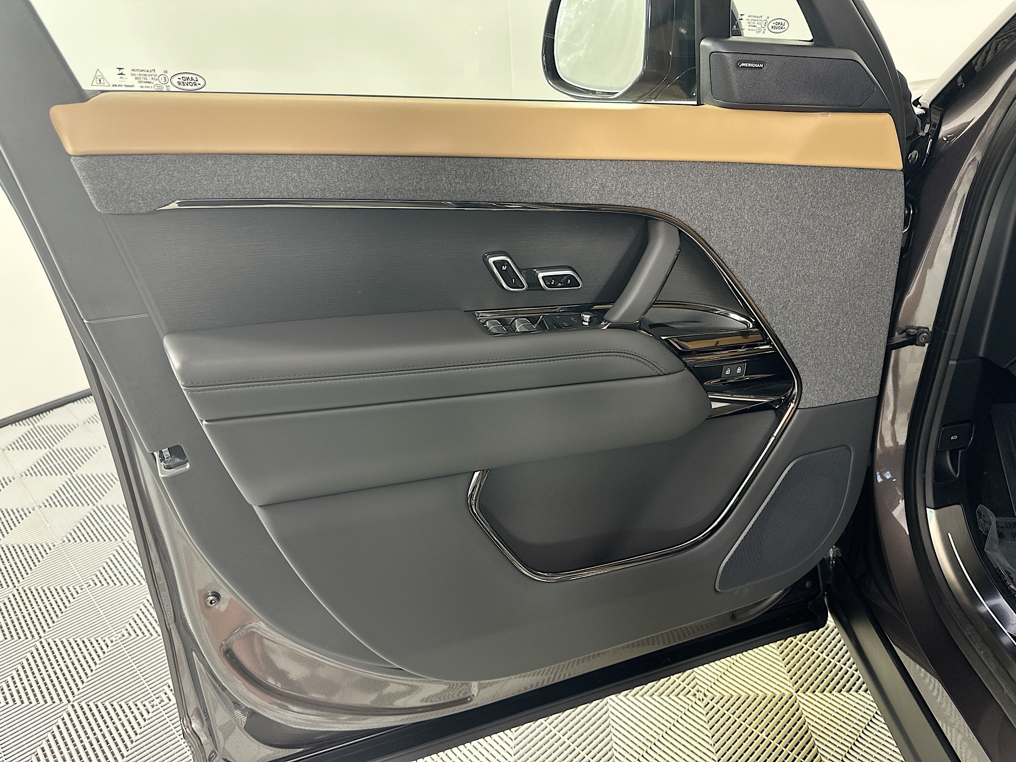 new 2025 Land Rover Range Rover Sport car, priced at $101,140
