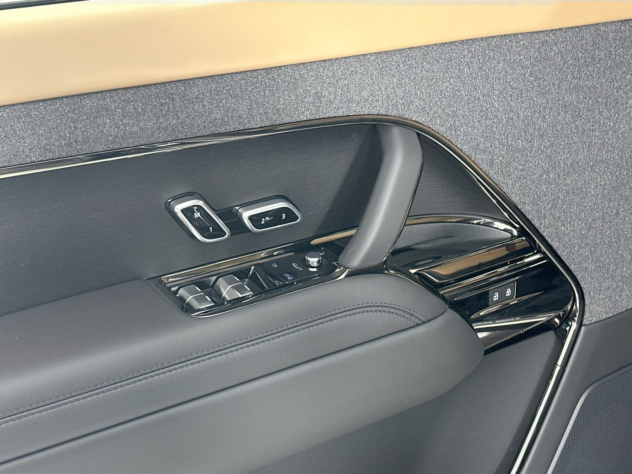 new 2025 Land Rover Range Rover Sport car, priced at $101,140